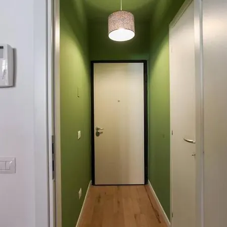 Hozyhome Isola District Appartement
