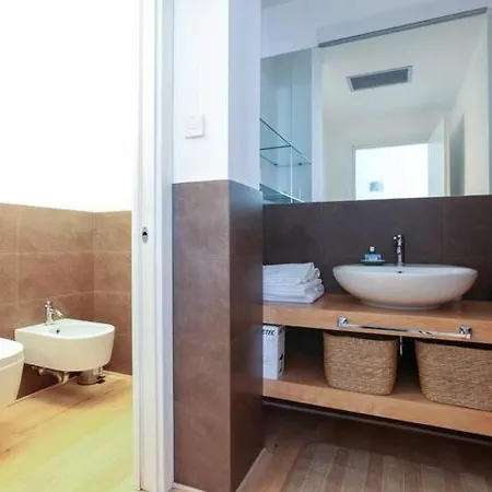 Hozyhome Isola District * Milaan